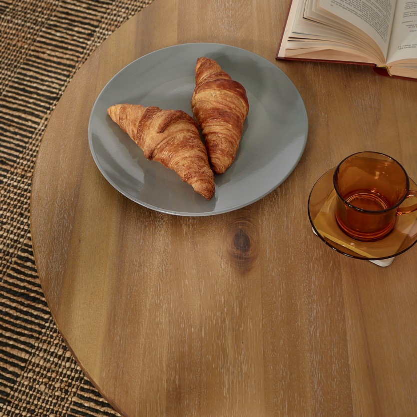 Mesa de centro redonda TODD - Estilo chalé, base central em madeira maciça, 80 cm