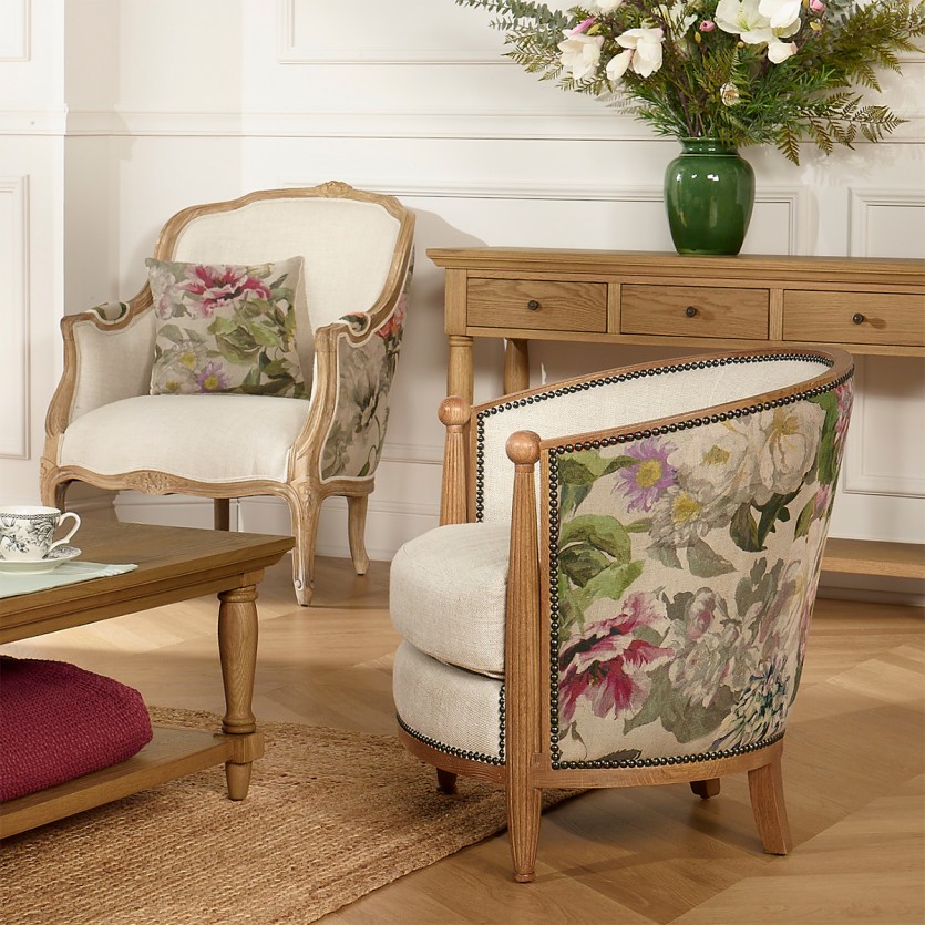 Fauteuil tonneau CAROLE COUNTRY – Style romantique en bois massif, lin premium et tissu fleuri, 1 place