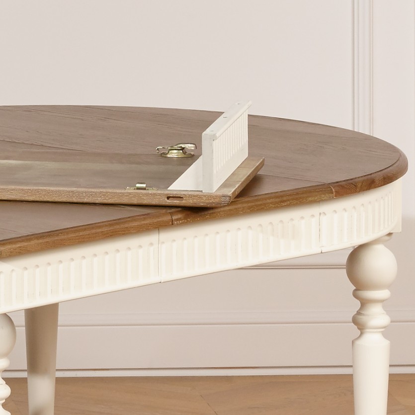 Mesa de comedor extensible AUDE - Estilo shabby chic en roble, patas blancas, 6/14 cubiertos
