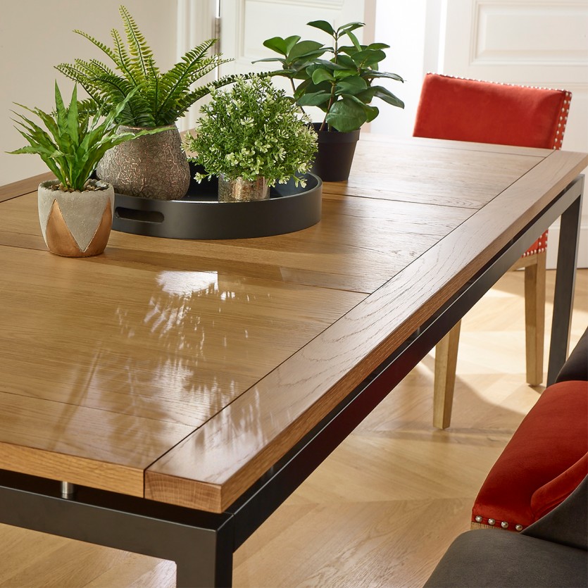 Table à manger AIMIE - Style industriel avec plateau en chêne et pieds métal, 8 couverts, bois certifié FSC®
