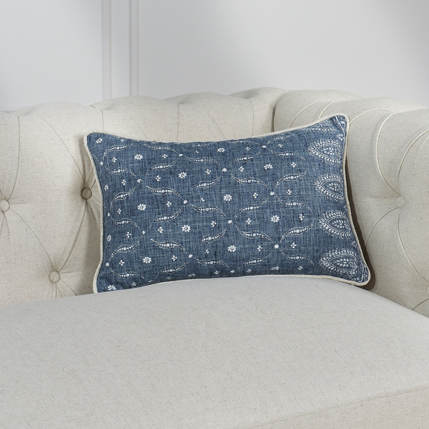 LUNE BLEUE – Almofada retangular em tecido com estampas florais e linho premium, 49 x 32 cm