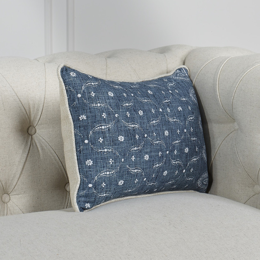 LUNE BLEUE – Almofada retangular em tecido com estampas florais e linho premium, 49 x 32 cm