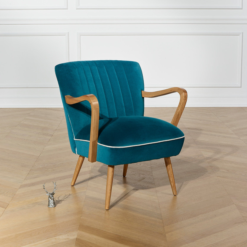 Poltrona SIXTY - Estilo escandinavo, em veludo e madeira maciça, madeira certificada FSC®