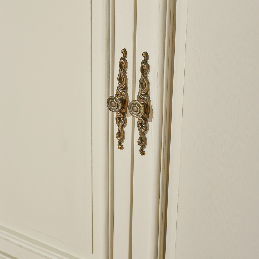 DANIEL – Estilo aparador junto al mar, tablero de roble, 2 puertas, madera certificada FSC®