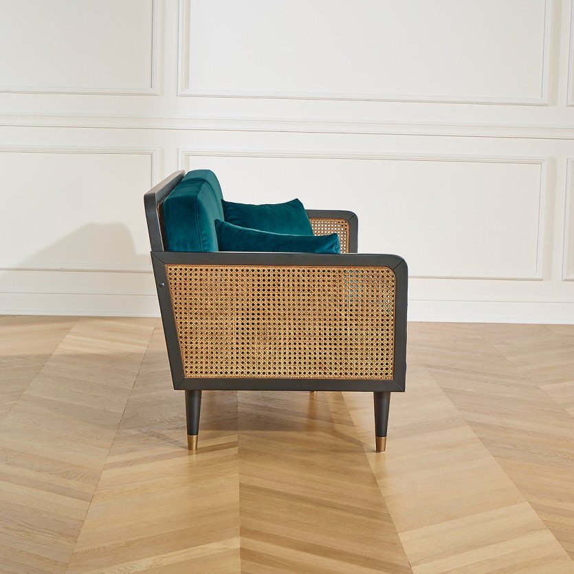 Canapé ARABELLA – Style vintage en tissu velours, bois et rotin, 3 places, bois certifié FSC®