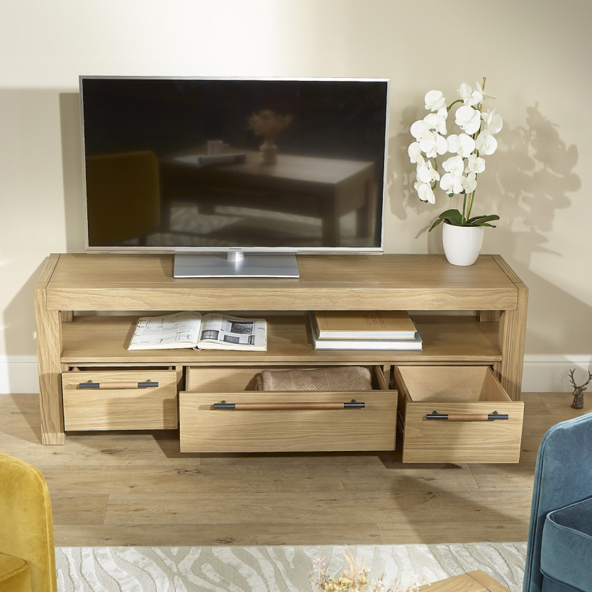 MEGÈVE – Meuble tv 150 cm en bois, style contemporain, 3 tiroirs, 1 étagère, bois certifié FSC®