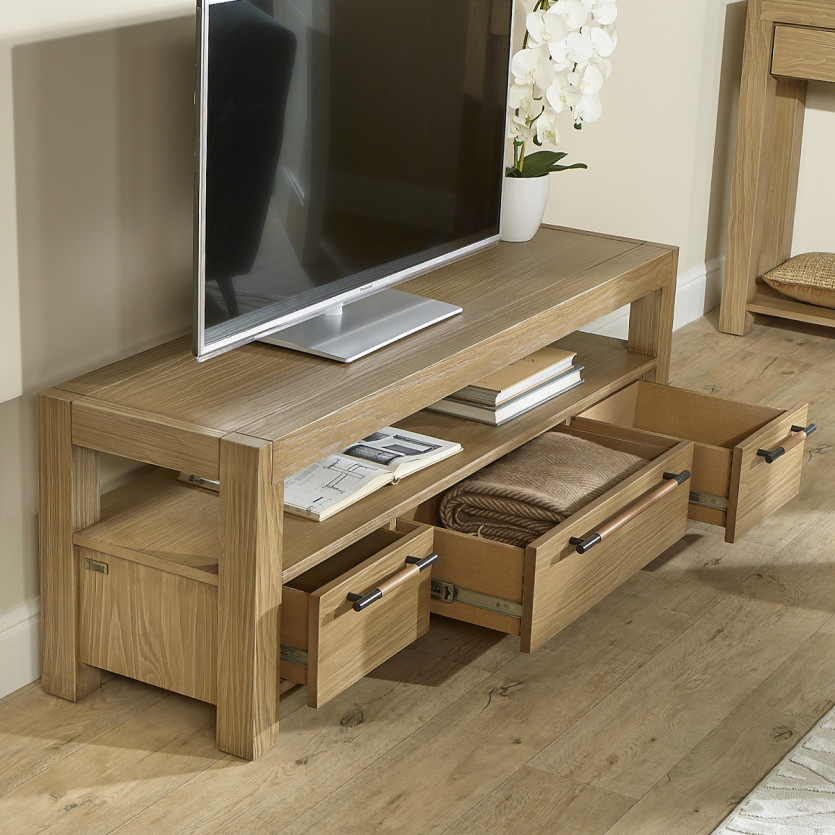 MEGÈVE – Meuble tv 150 cm en bois, style contemporain, 3 tiroirs, 1 étagère, bois certifié FSC®