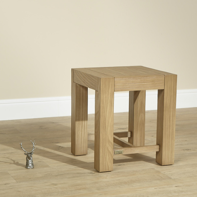 Petit tabouret MEGÈVE – Style contemporain en bois massif, 1 traverse, bois certifié FSC®