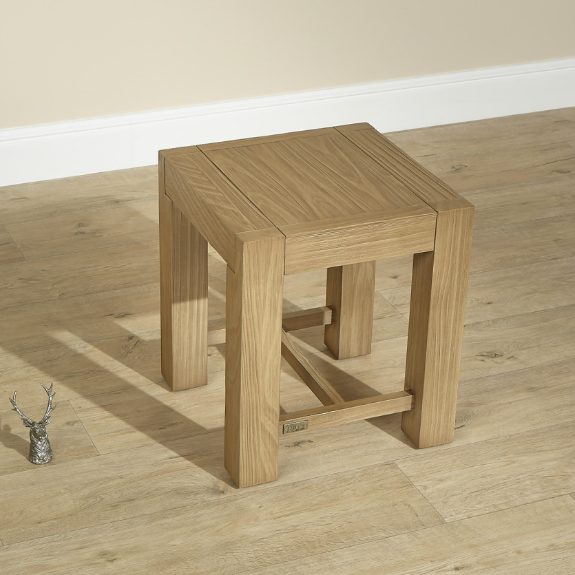 Petit tabouret MEGÈVE – Style contemporain en bois massif, 1 traverse, bois certifié FSC®