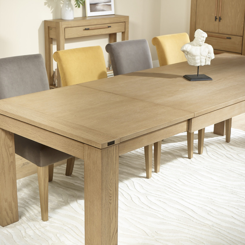 Table à manger extensible MEGÈVE - Style contemporain en chêne, 1 rallonge, 8/10 couverts, bois certifié FSC®