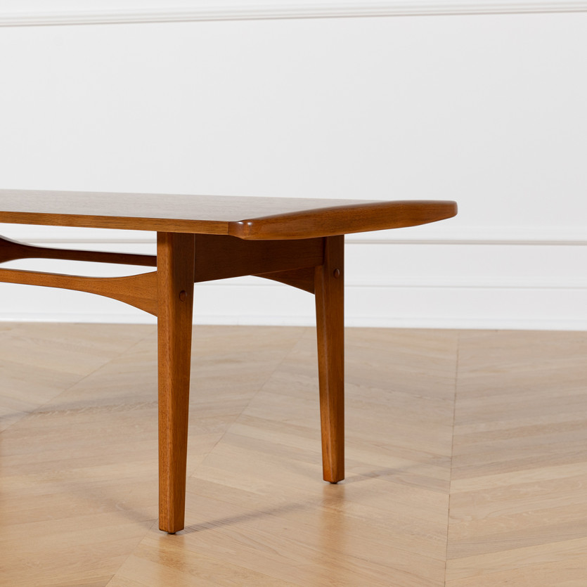 DALHIA – Table basse de salon style nordique, pieds en bois massif, teinte noyer