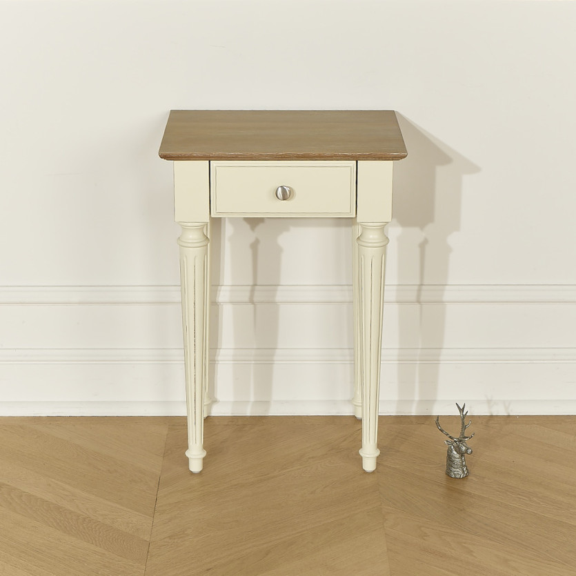 HANNAH - Table de chevet avec plateau en chêne, pieds cannelés patinés, 1 tiroir