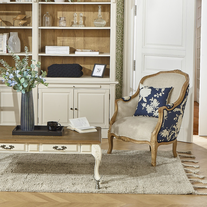 Fauteuil bergère VICTOR TEA HOUSE -  Style shabby chic en bois massif et tissu fleuri bleu nuit, 1 place