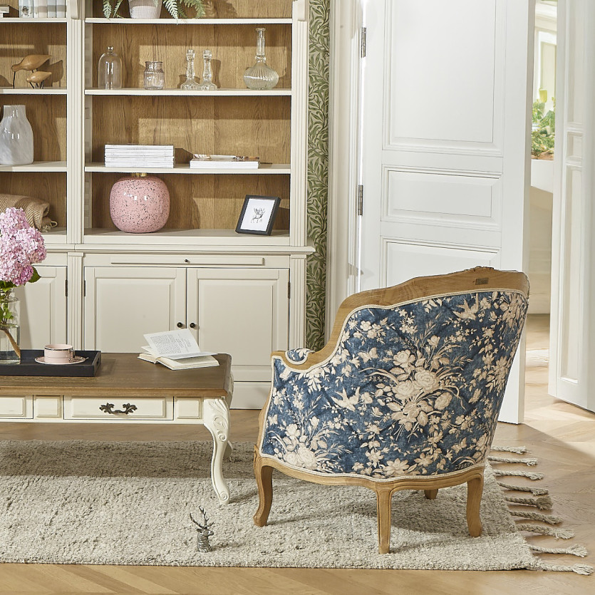 Fauteuil bergère VICTOR 7 SISTERS - Style romantique en bois massif, lin et tissu fleuri bleu et blanc, 1 place