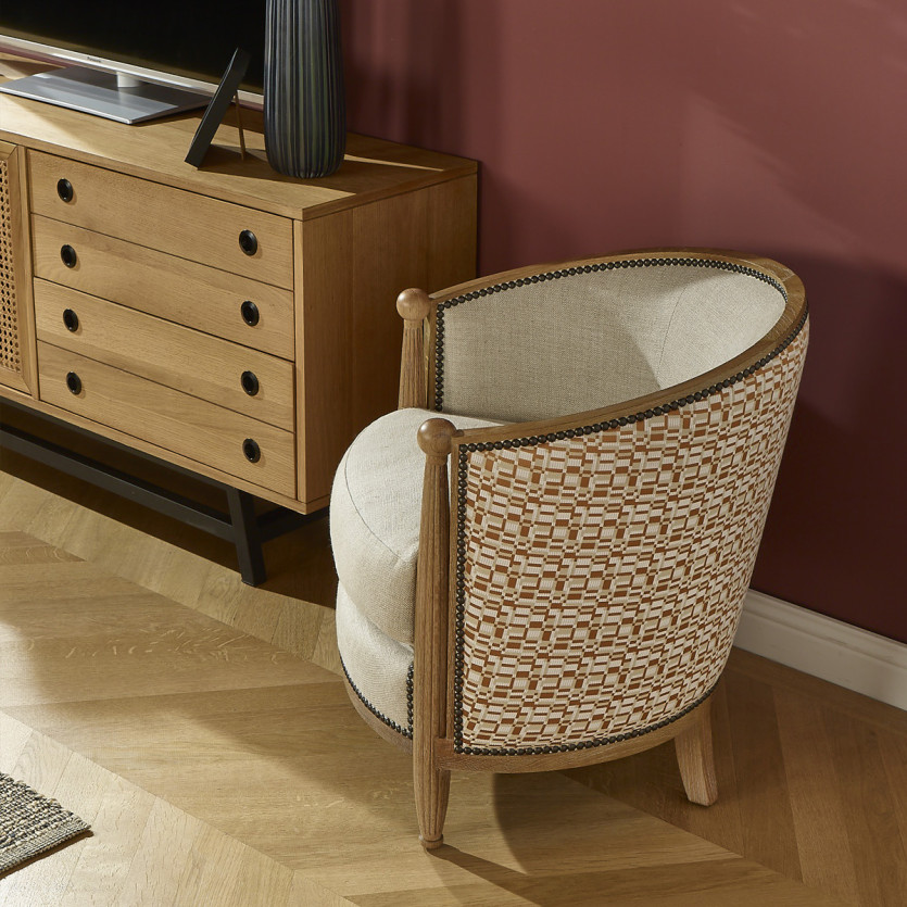 Fauteuil tonneau CAROLE COGNAC - Style vintage en chêne, lin et tissu géométrique, 1 place