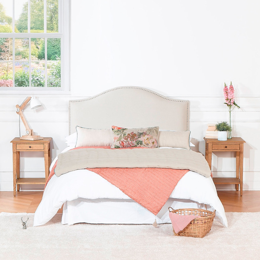 ELIZA – Table de chevet style romantique en chêne, 1 tiroir, 1 tablette, bois certifié FSC®