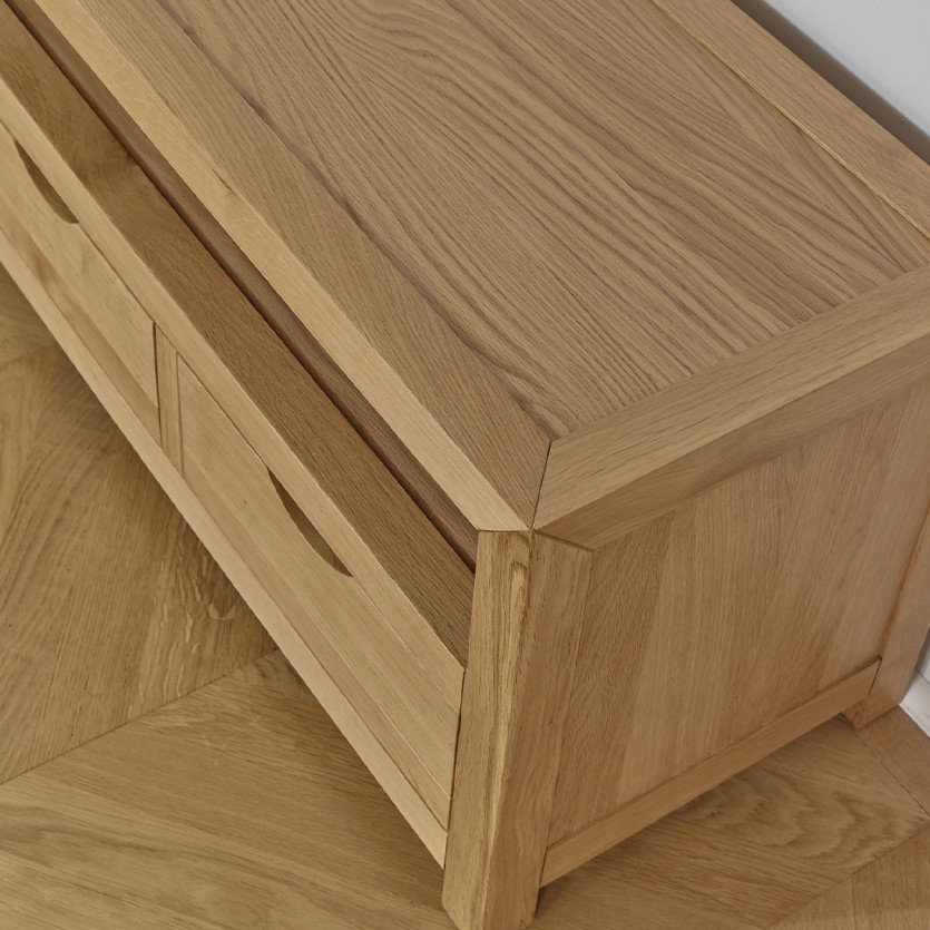 Meuble TV DANIA – Style contemporain, plateau en chêne, 4 tiroirs, 1 niche