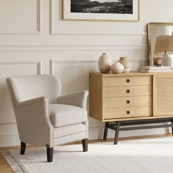 Poltrona club com tachas MAX - Estilo moderno, em tecido anti-chamas e madeira maciça, 1 lugar