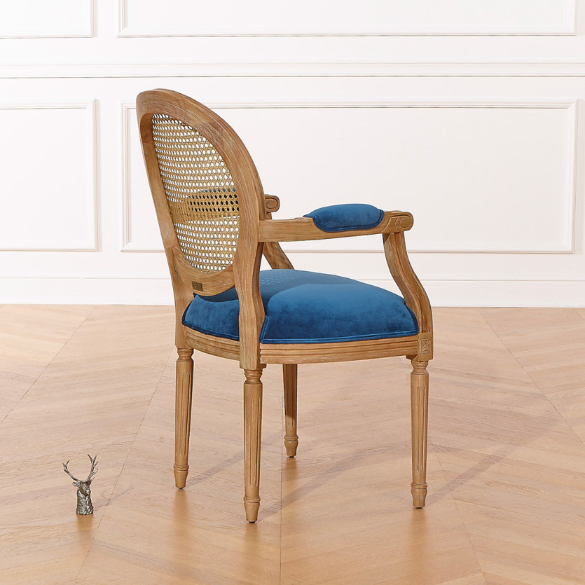 MEDAILLON -  Fauteuil style Louis XVI en tissu velours bleu orage, bois massif et rotin, 1 place