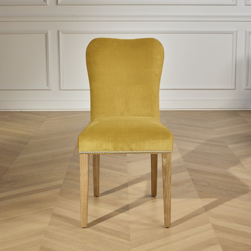 Chaises en chêne et velours colorés