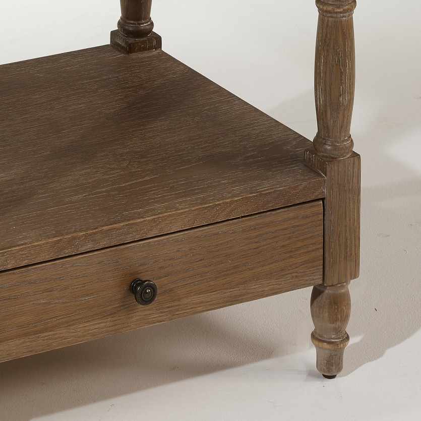 Zoom sur le bas de la table de nuit chopin