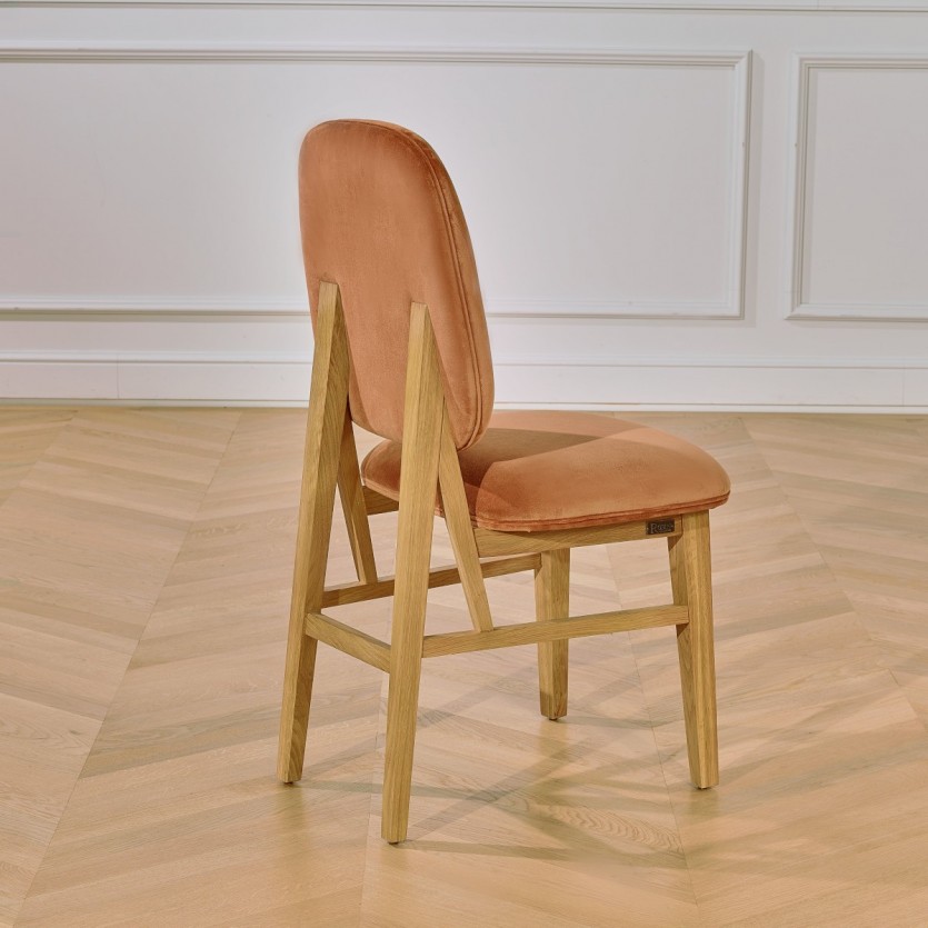 Chaises en chêne et velours caramel