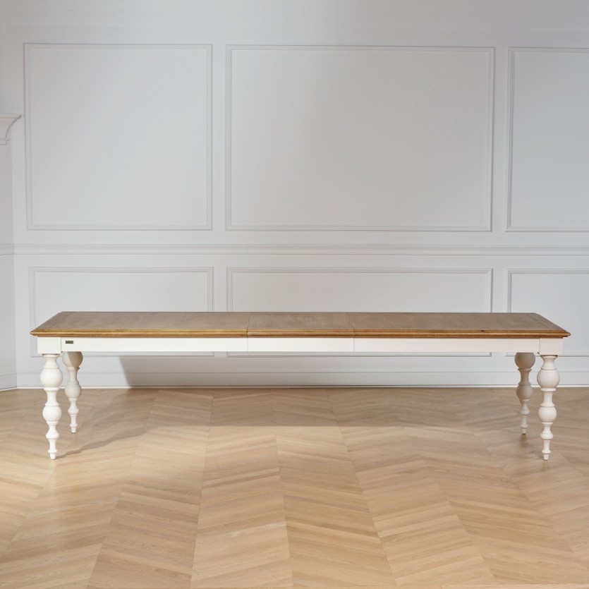 Table française blanche à diner robin des bois