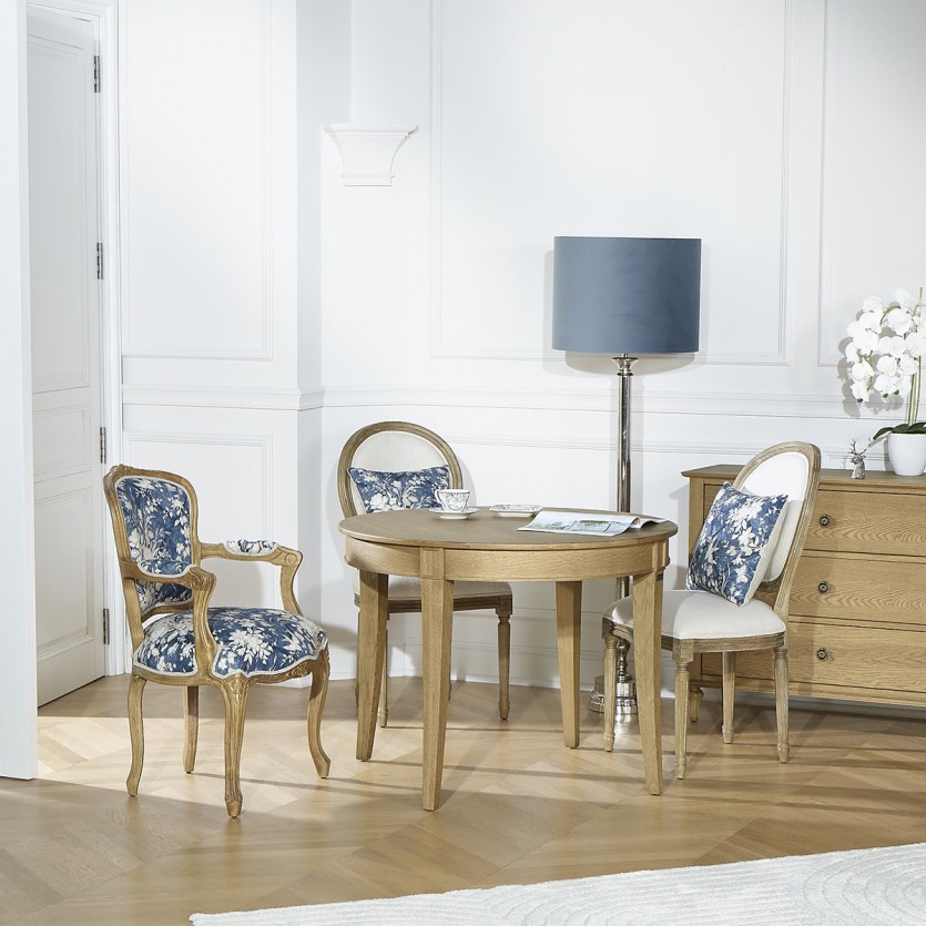 HAUSSMANN dining room round table - Romantic style in oak, 4 place settings