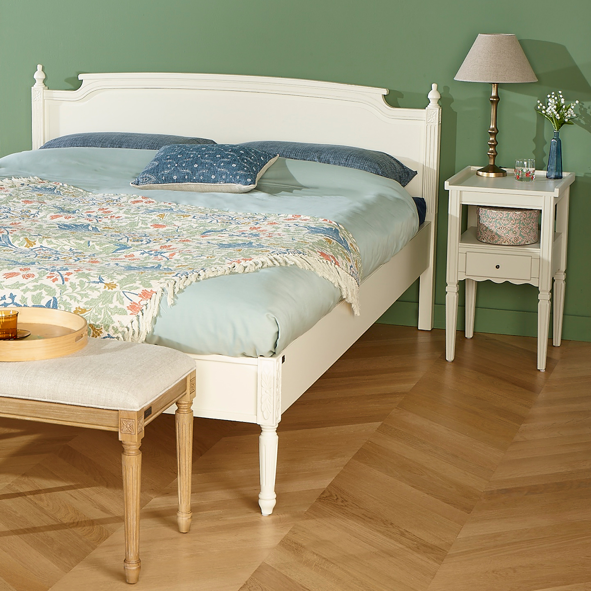 WHITE%20BIG%20AMBIANCE%201200X1200.jpg